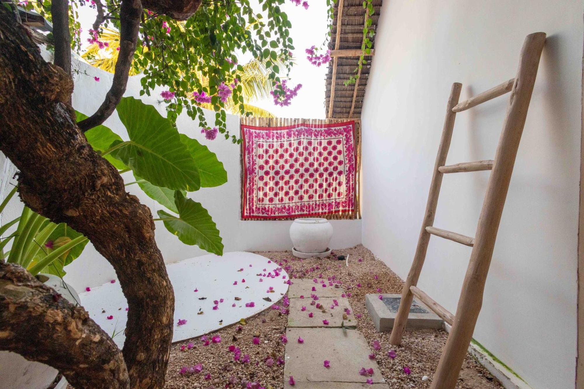 Sharazad Boutique Hotel Джамбиани Экстерьер фото