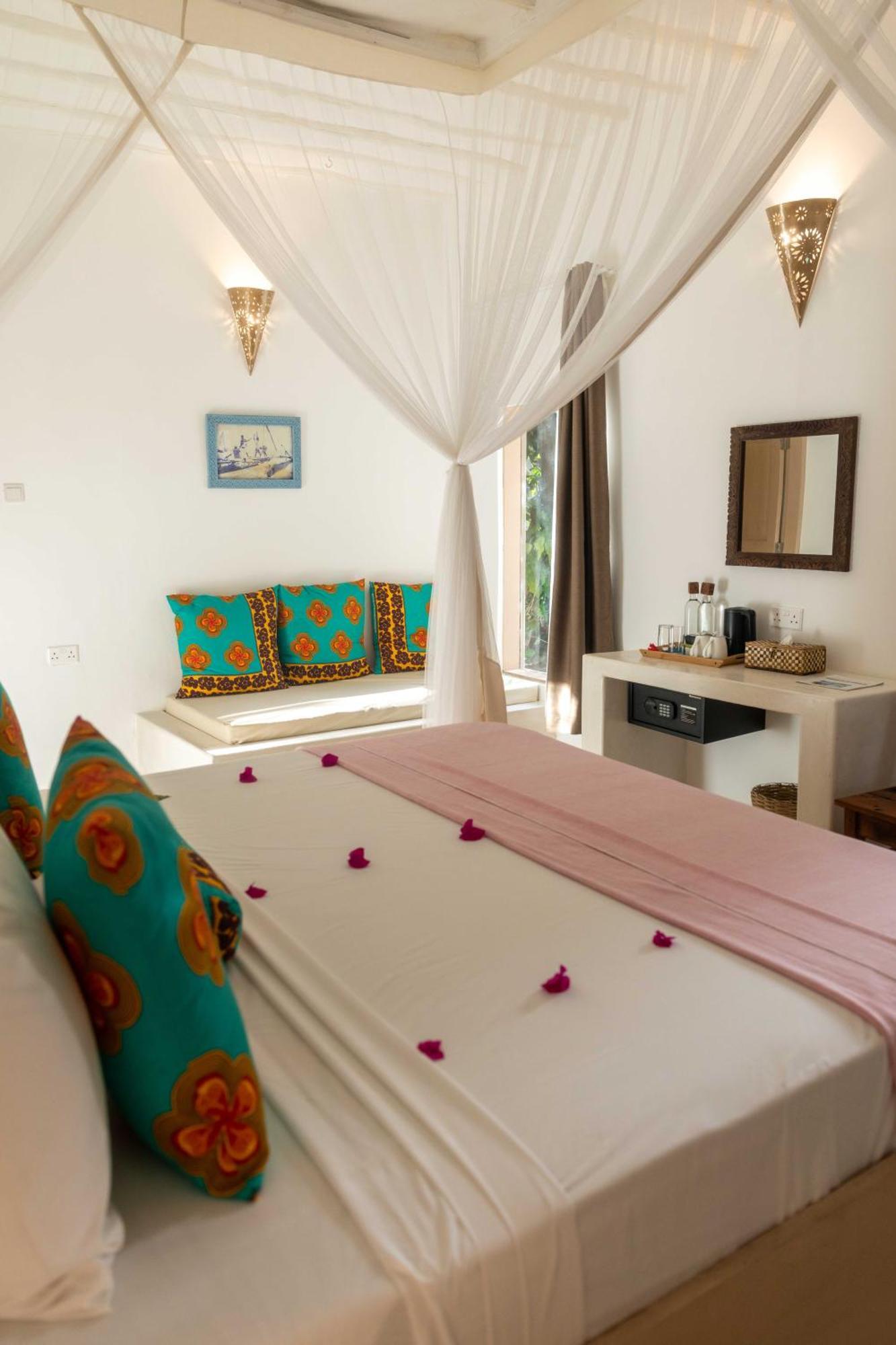 Sharazad Boutique Hotel Джамбиани Экстерьер фото