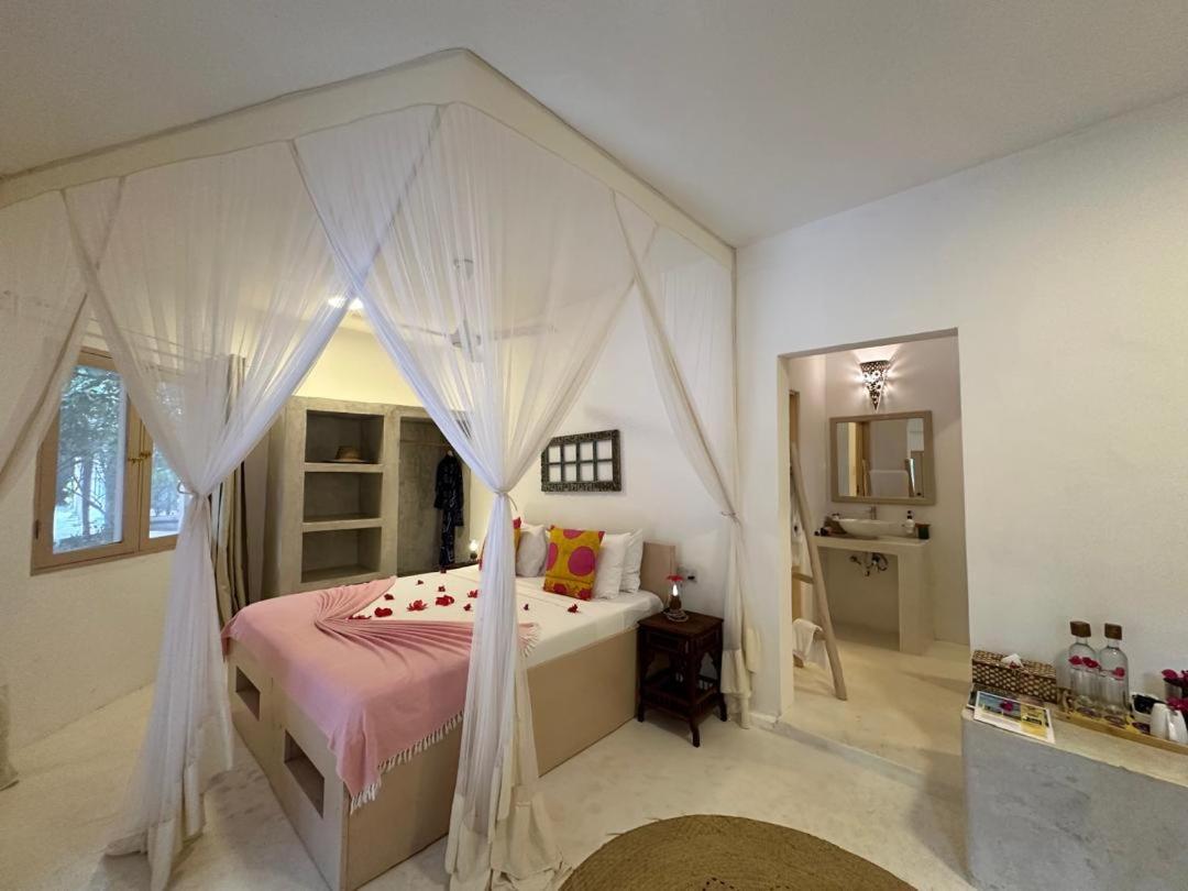 Sharazad Boutique Hotel Джамбиани Экстерьер фото